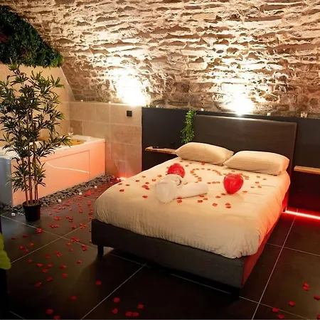 Insolite, Night Secret Groot Appartement Millau