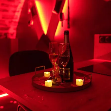 Insolite, Night Secret Groot * Millau