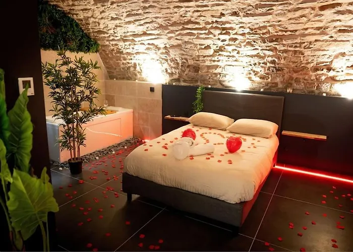 Insolite, Night Secret Groot Appartement Millau